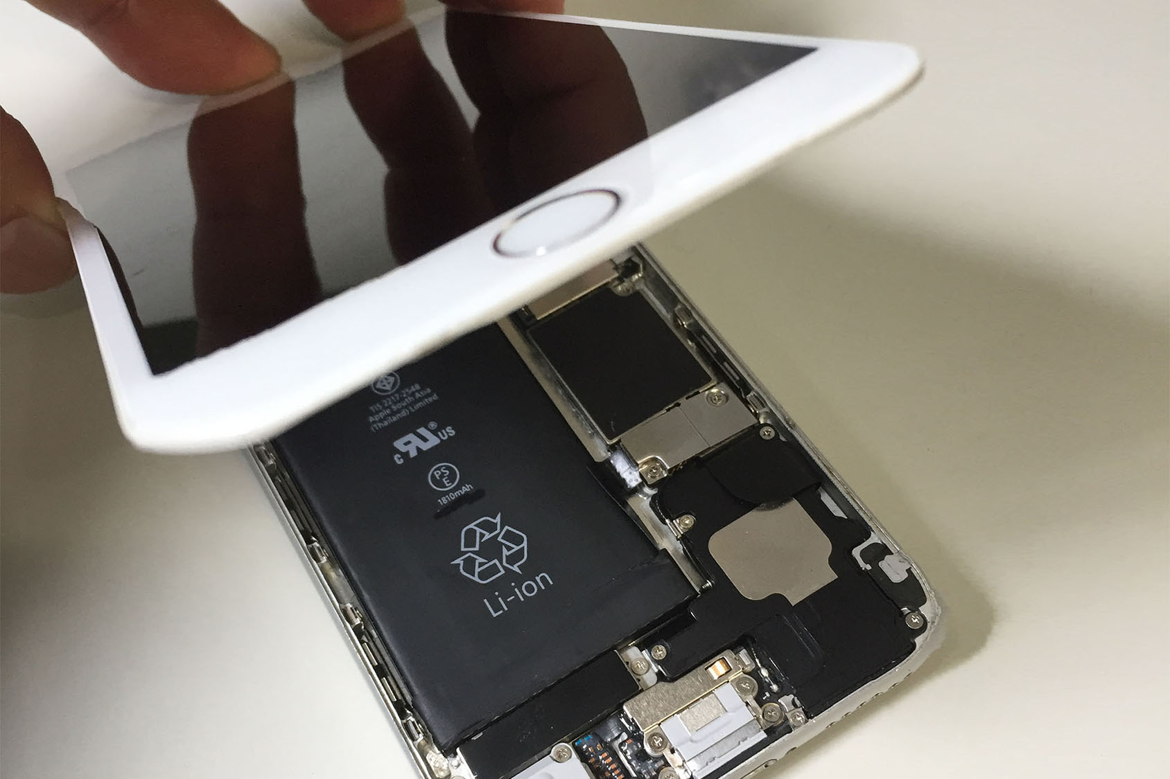 Iphone修理比較 正規メーカー修理は早い 安い 上手い Iphone修理リカバーガレージ